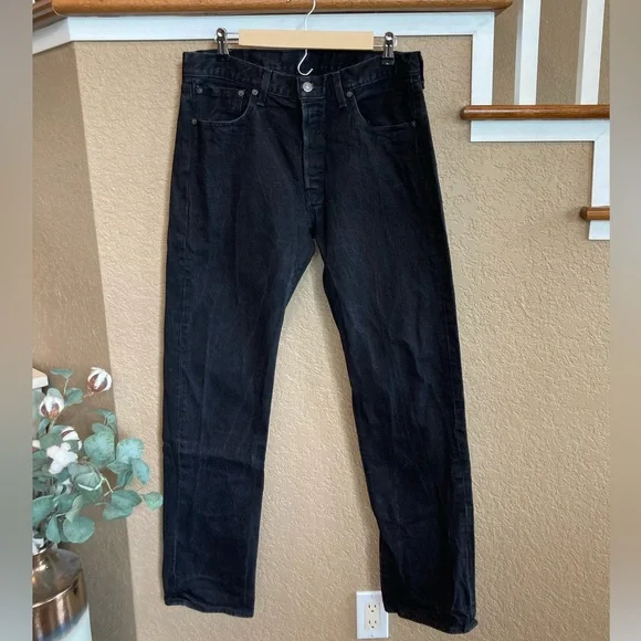 Men’s Levi Strauss 501 Jeans.  Size 33W x 34L. - Picture 2 of 5